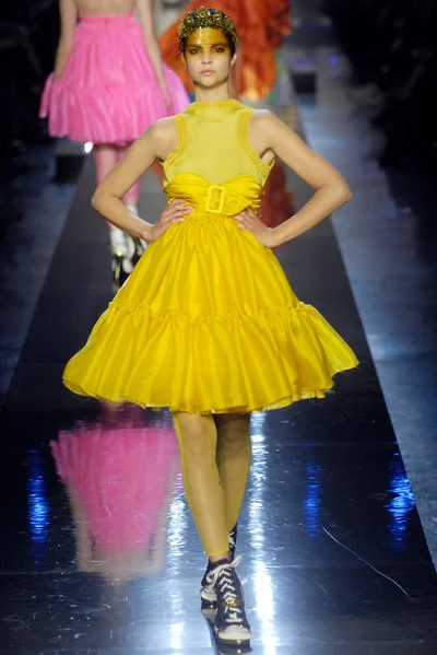 Look 77